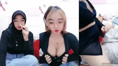 Cewek Cantik Pamer Memek Colmek WOT Lumer Hot Indo
