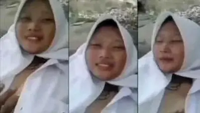 Ngewe Gadis SMA di Batu Sungai Jembut Lebat Becek Banjir